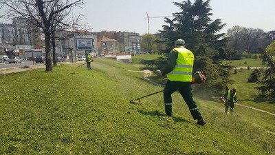 Košenje travnatih površina širom Beograda